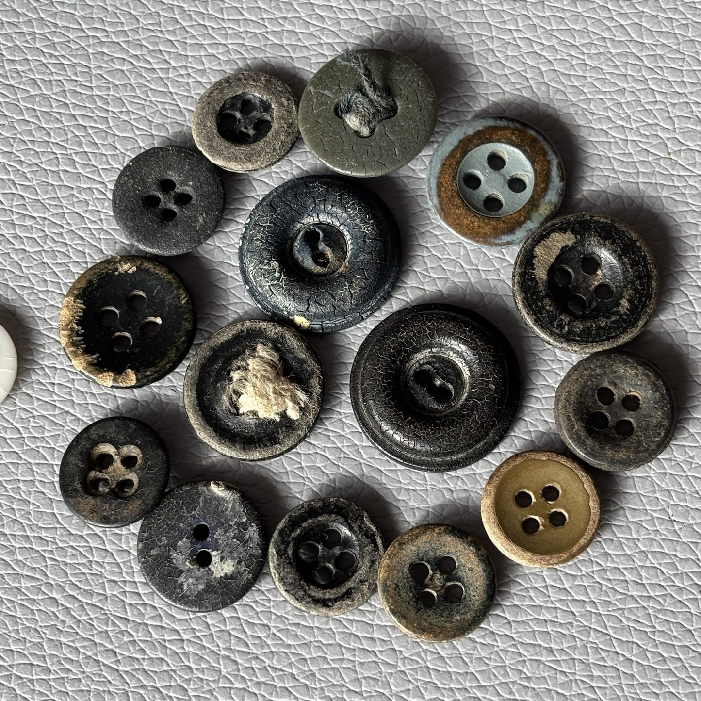 Antique Button Lot ~ 75pc Mixed Bone, Bakelite & Casein Early 1900s Cracked
