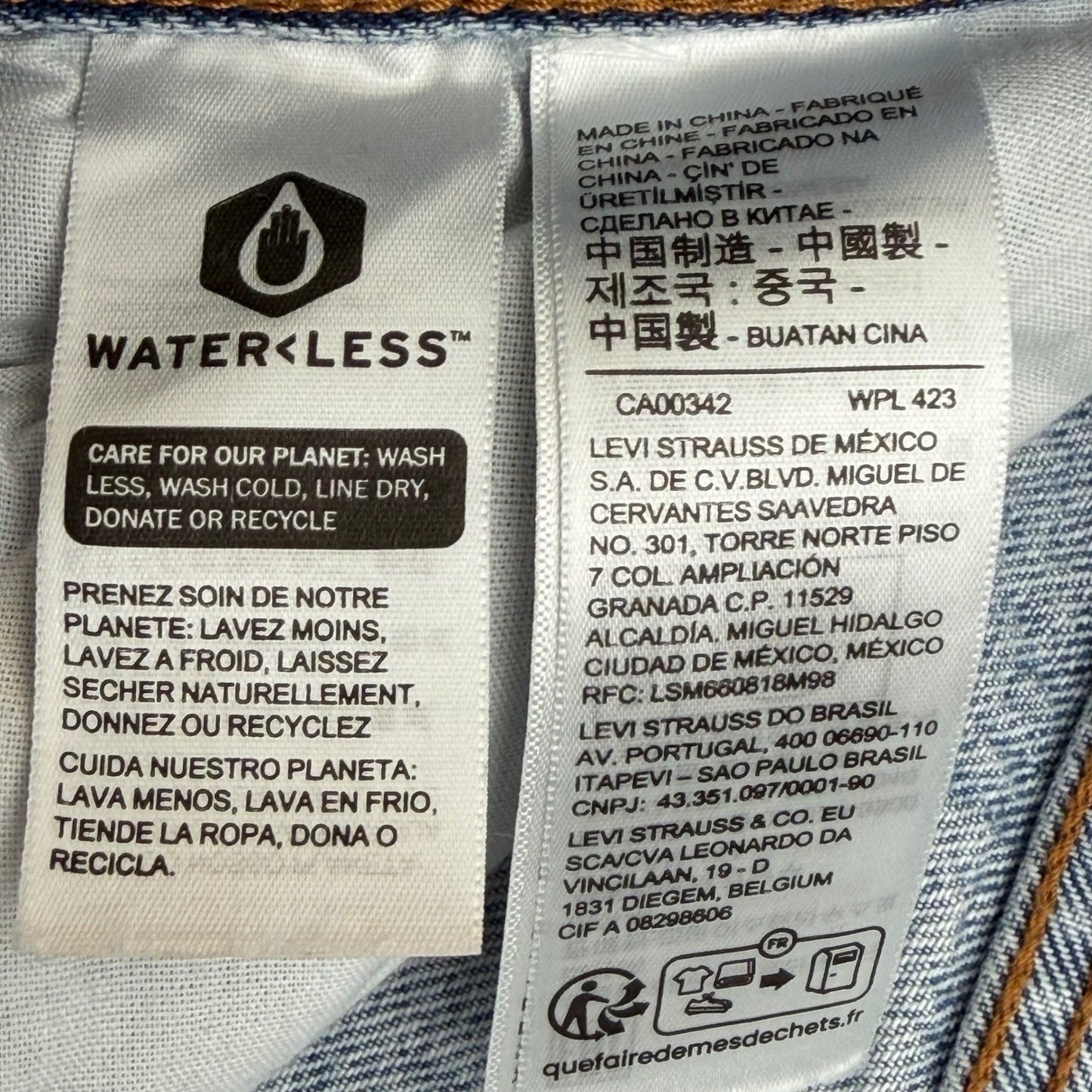 Levi's Premium Wedgie Straight Jeans Light Wash Distressed Knee Raw Hem – Sz 23