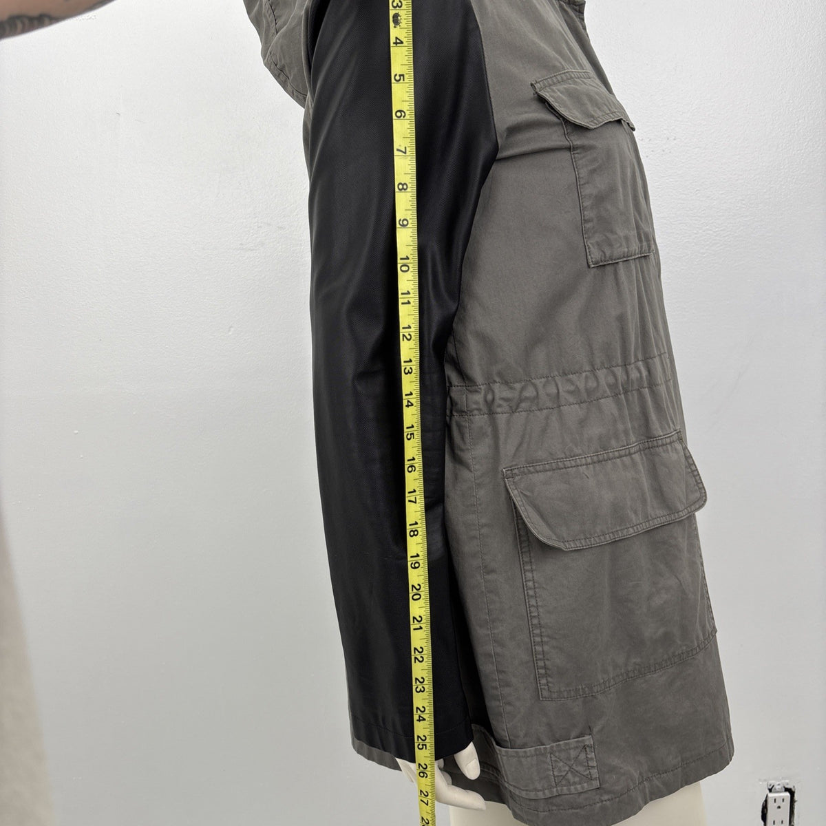 DKNY Grey  And Black Cargo Coat Drawstring Waist Full Lined Zipper Hood Outdoors