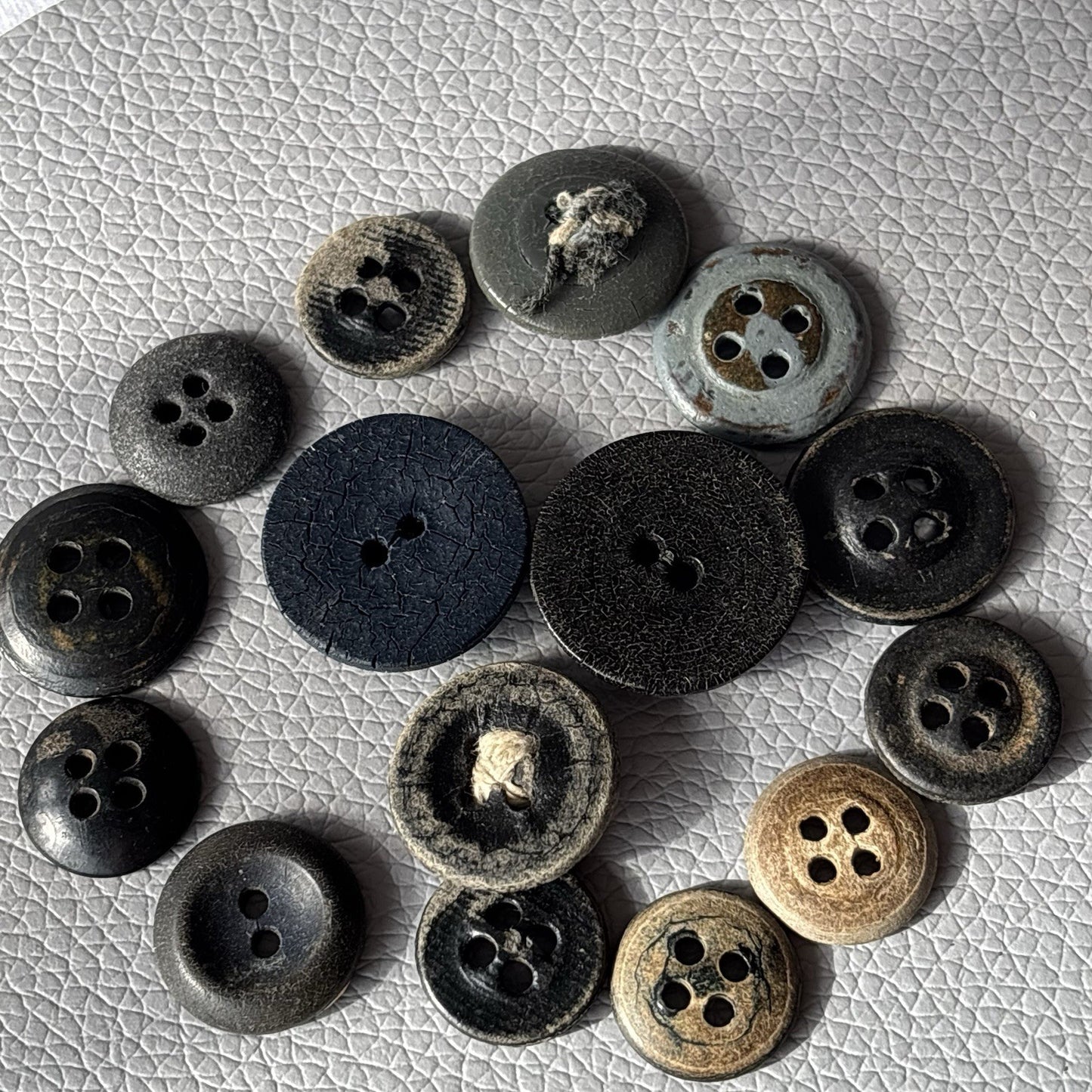 Antique Button Lot ~ 75pc Mixed Bone, Bakelite & Casein Early 1900s Cracked