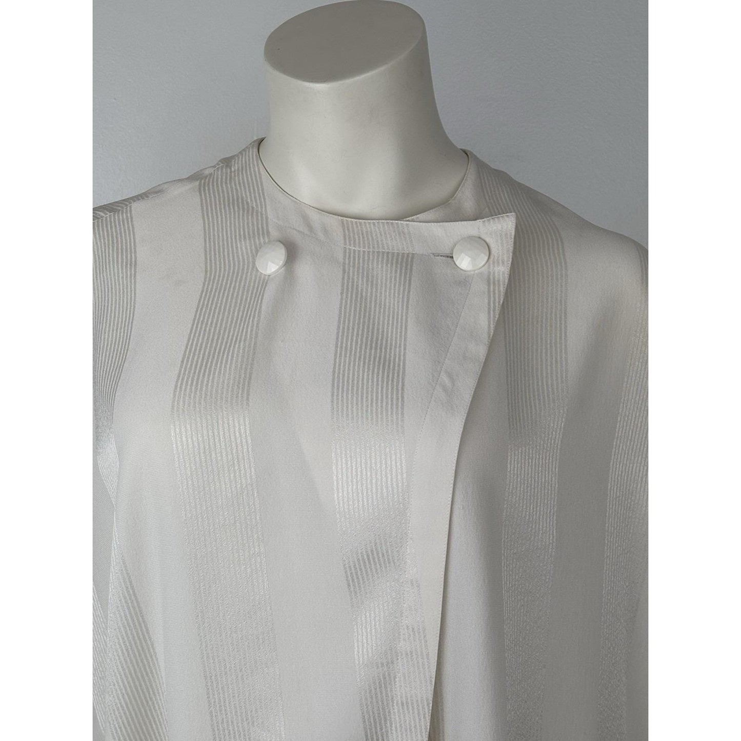 Vintage Simon Chang Women  White Large Blouse Button Closure Basic Quiet Luxury