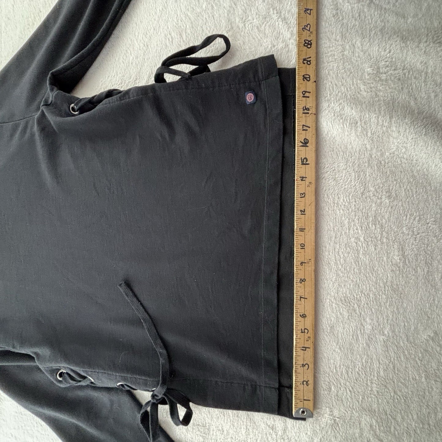 Well + Calm Black Sweattop Women’s Large Grommets Lace Up Sides Gothcore Y2K