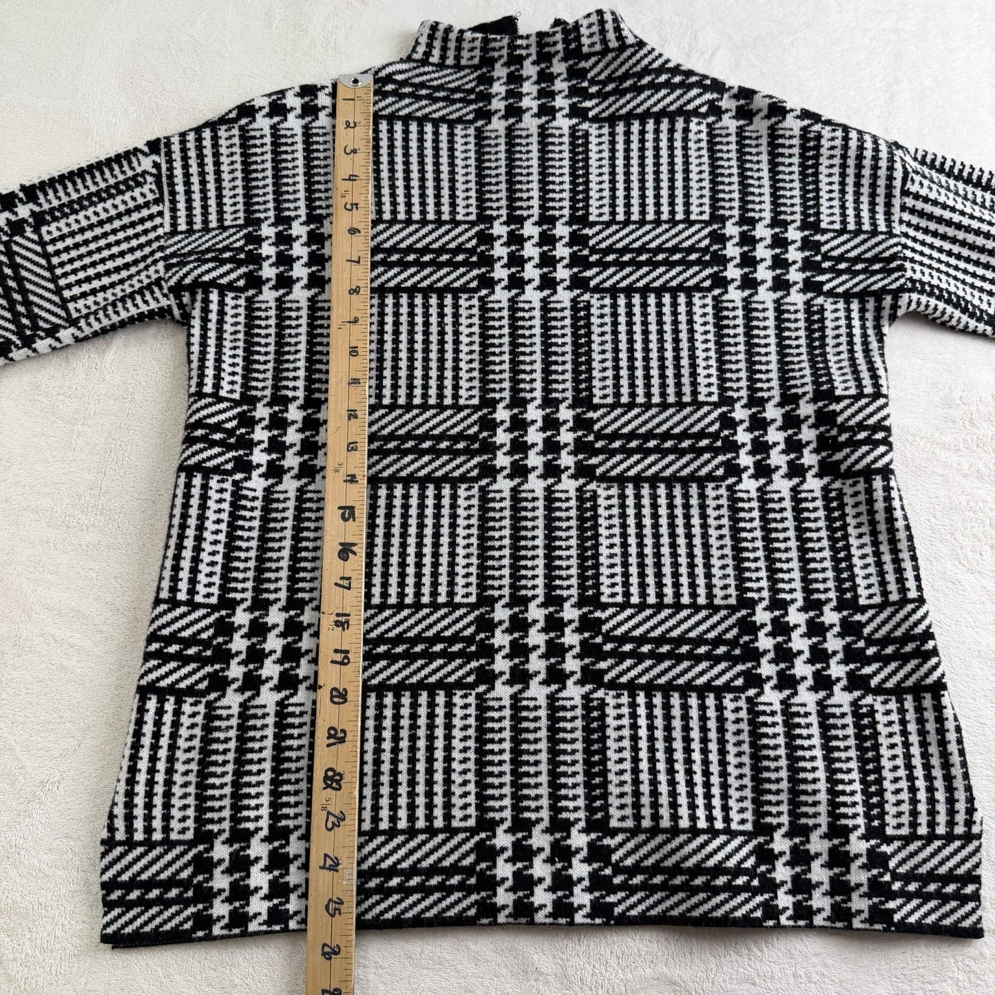 Max Studio Black and White Houndstooth Plaid Mock Neck Back Zipper Sweater Large