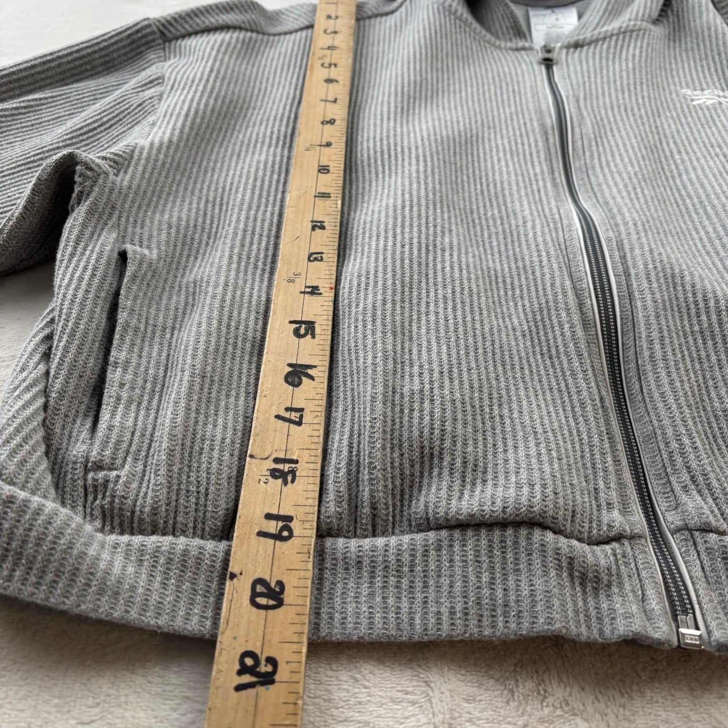 Reebok Women’s Gray Waffle Knit Cropped Zip Hoodie Jacket Size L Athleisure Gym