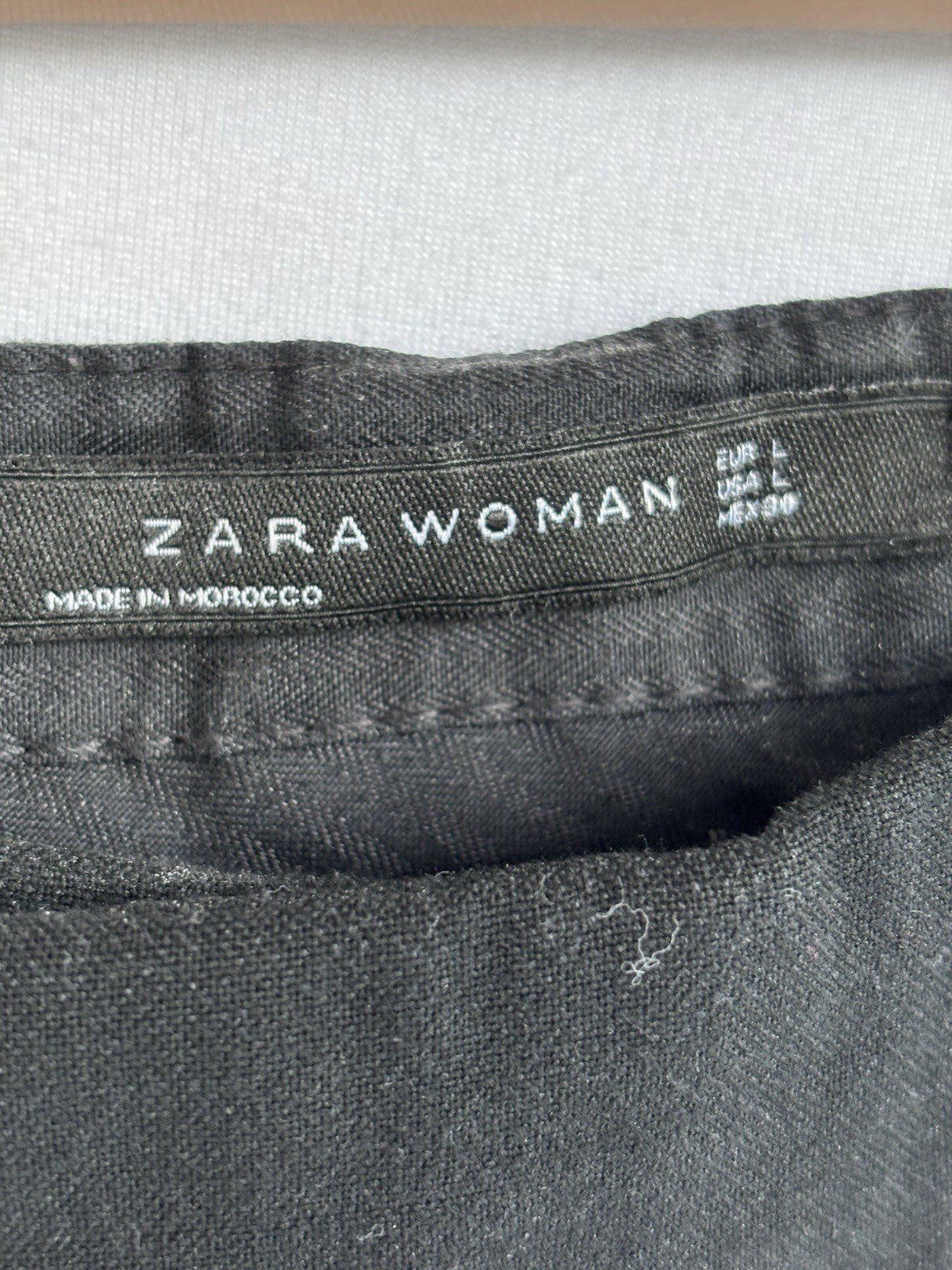Women’s Zara Dress Pants Sz Lg Capri  Creamy White With Black Stripe Dress Pants
