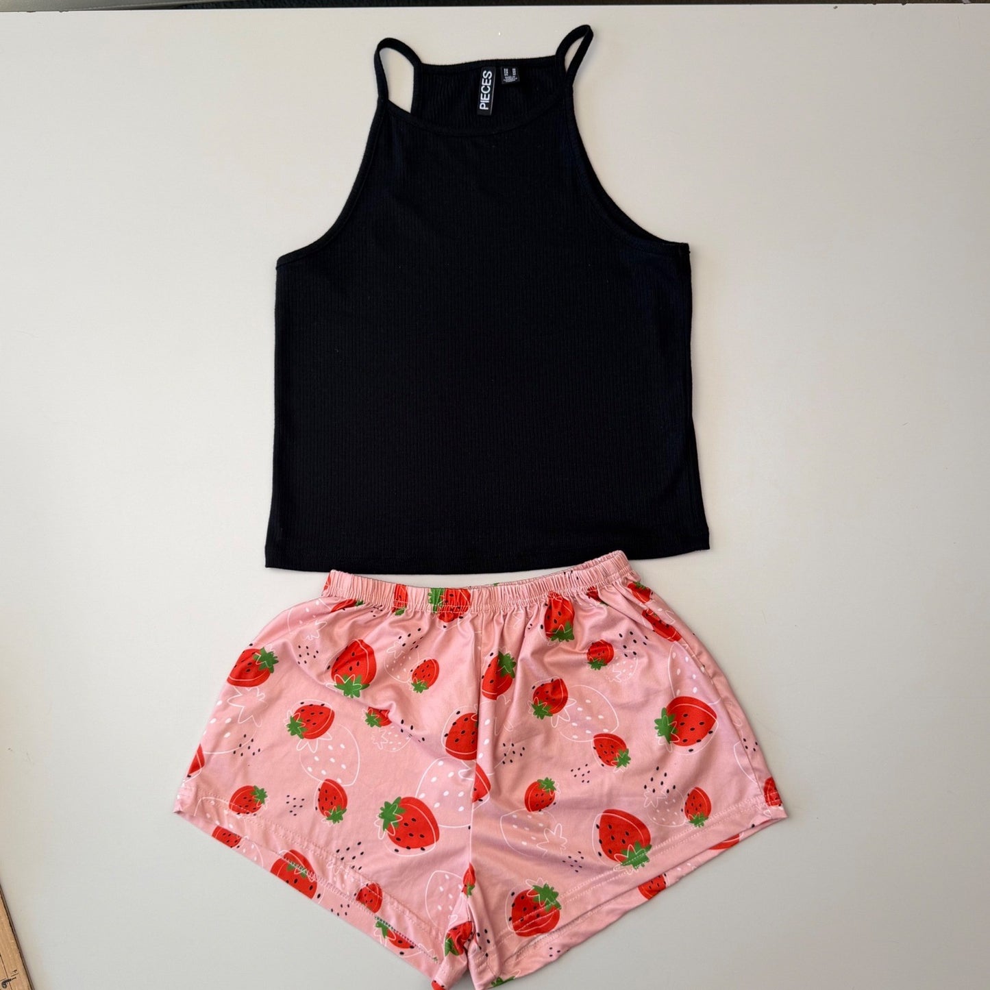 Women's Loungewear Lot Pacific Trail Shorts  Strawberry Shorts  Athleisure  M