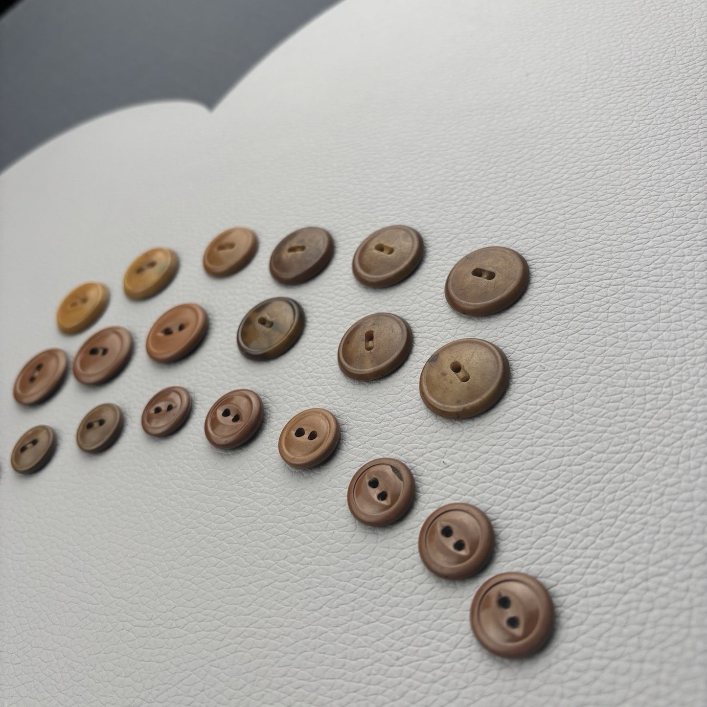 Vintage Casein Button Lot Brown Tan Butterscotch Fish Eye 20pcs 1930s–1950s