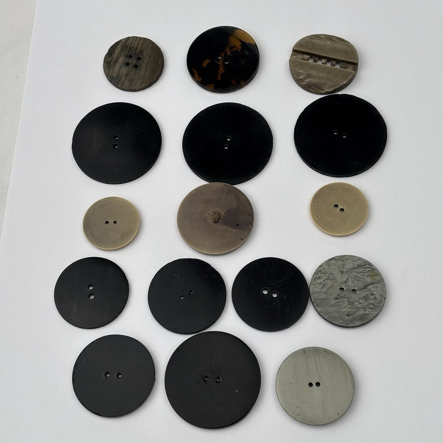 Vintage Carved Art Deco Buttons Lot – Large Marbled Bakelite Style, 16 Pieces