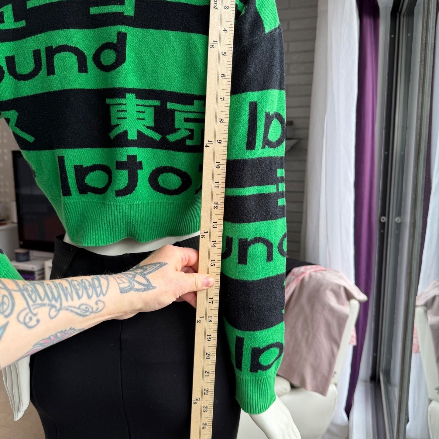 Tokyo Graphic Green Black Crop Sweater Y2K Streetwear Harajuku Grunge Sz Small