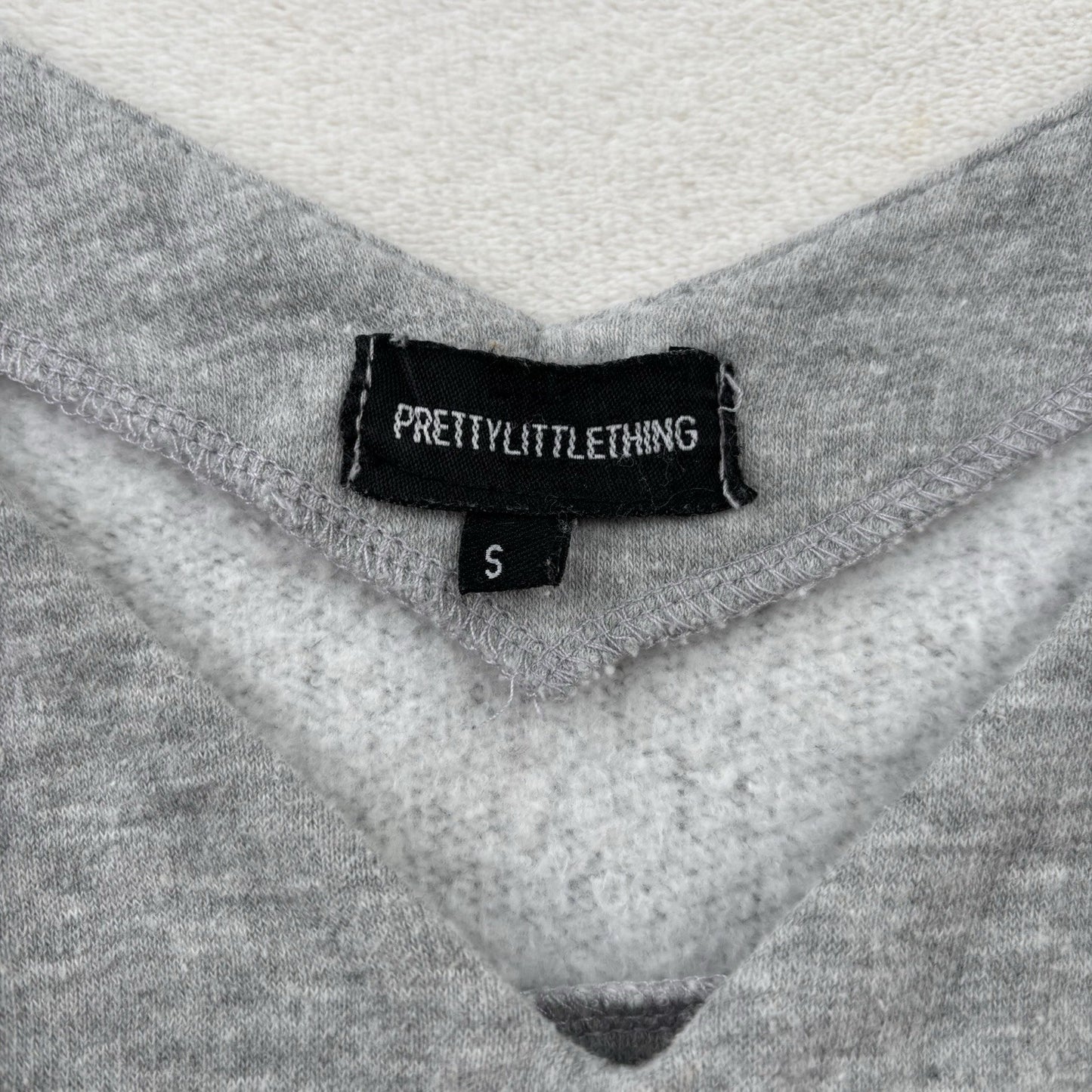 PrettyLittleThing Grey Cropped Sweatshirt V Neck Size Small Athleisure Y2K