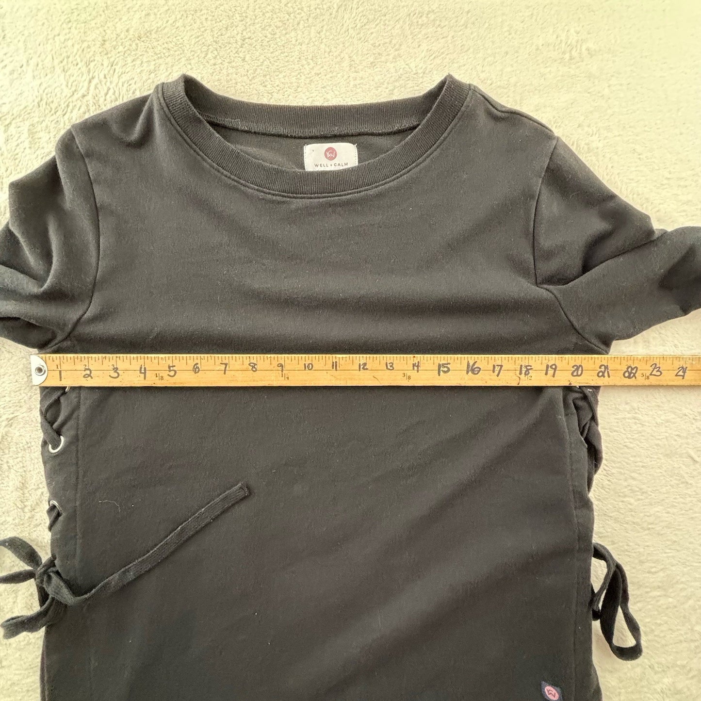 Well + Calm Black Sweattop Women’s Large Grommets Lace Up Sides Gothcore Y2K