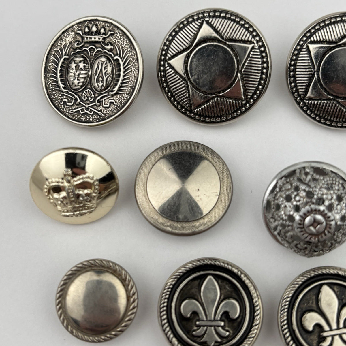 Vintage Silver Crest Button Lot – Fleur-de-Lis, Maple Leaf, Crown & Star, 15pcs