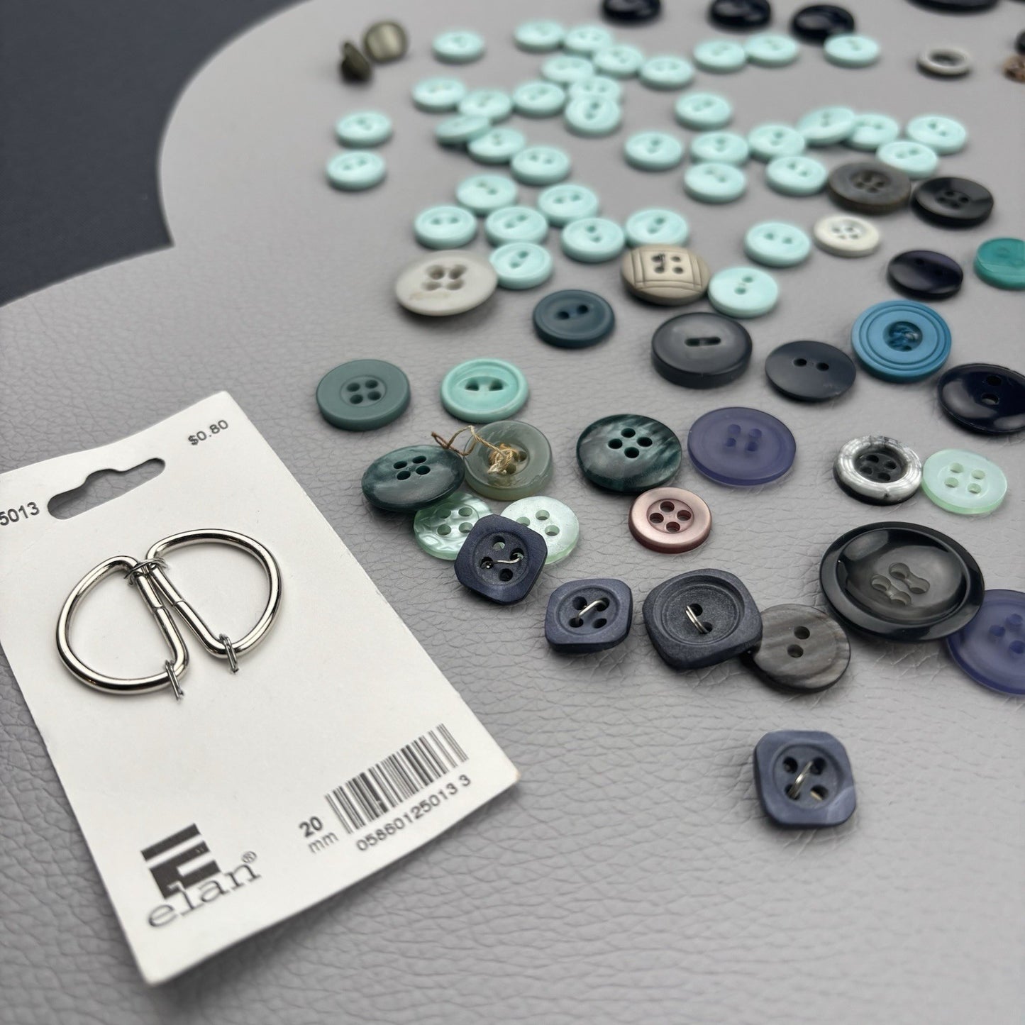 100+ Blue Colored buttons 2 hole + 4 hole crafts sewing collecting small med lge