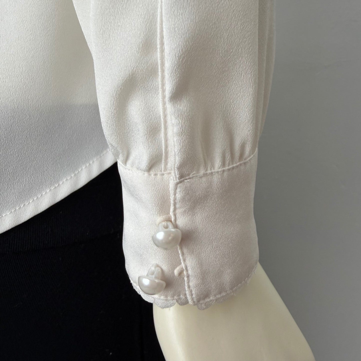 Karl Lagerfeld Paris White Pleated Pearl Button Blouse Mandarin Collar Small