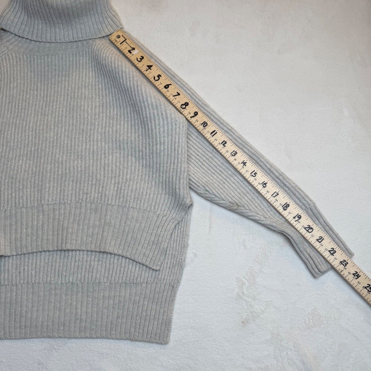 Aritzia Sweater Wilfred Free 100% Merino Wool Ribbed Turtleneck Gray Old Money