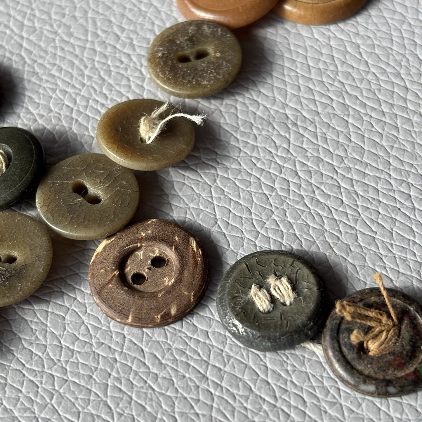 Antique Button Lot ~ 75pc Mixed Bone, Bakelite & Casein Early 1900s Cracked