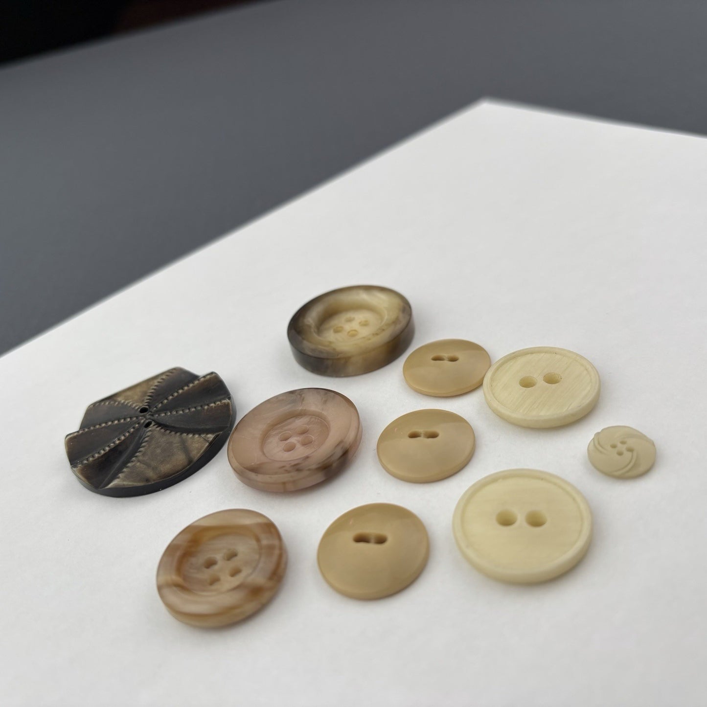 Vintage Bakelite & Casein Button Lot (10pcs) – Carved Art Deco & Horn Look