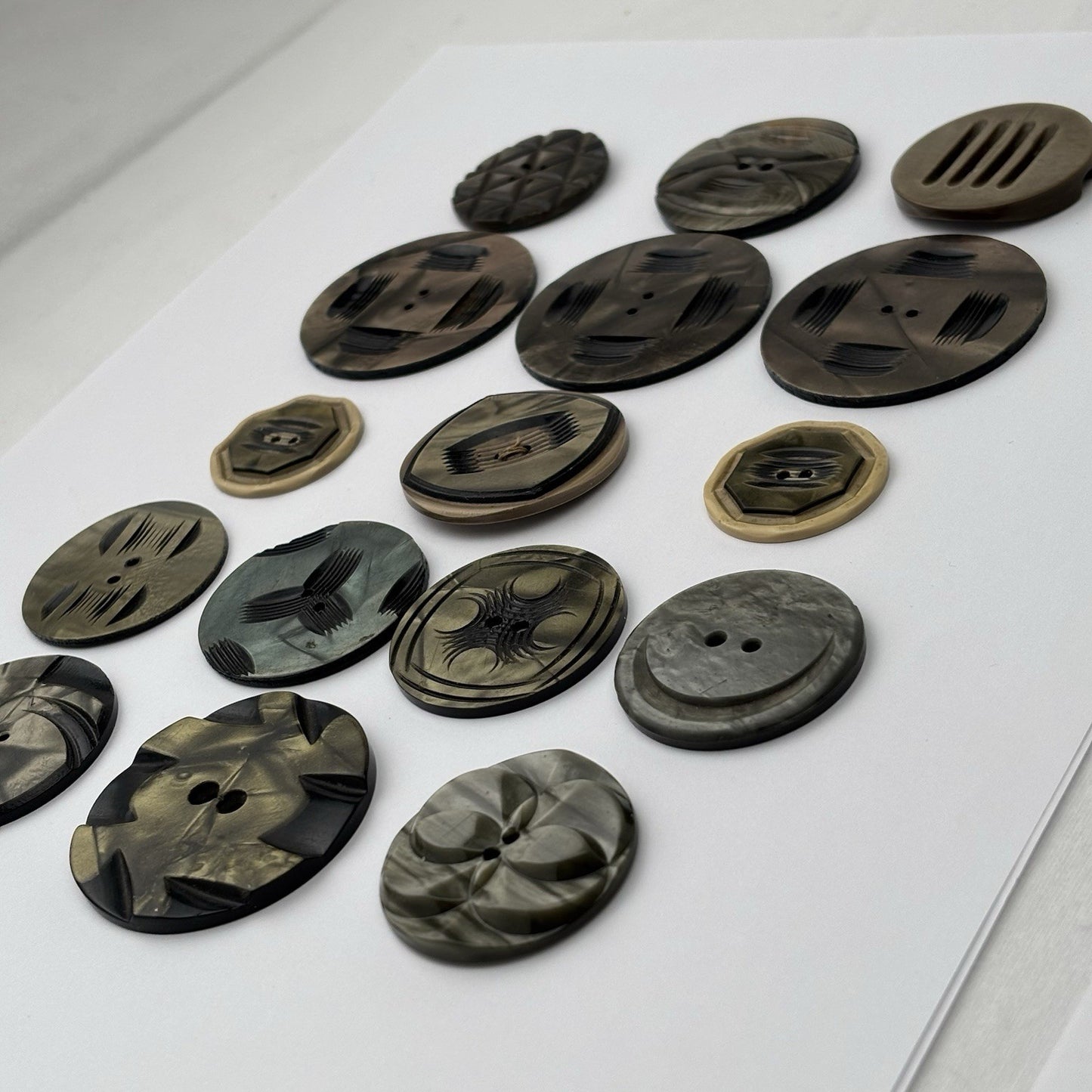 Vintage Carved Art Deco Buttons Lot – Large Marbled Bakelite Style, 16 Pieces