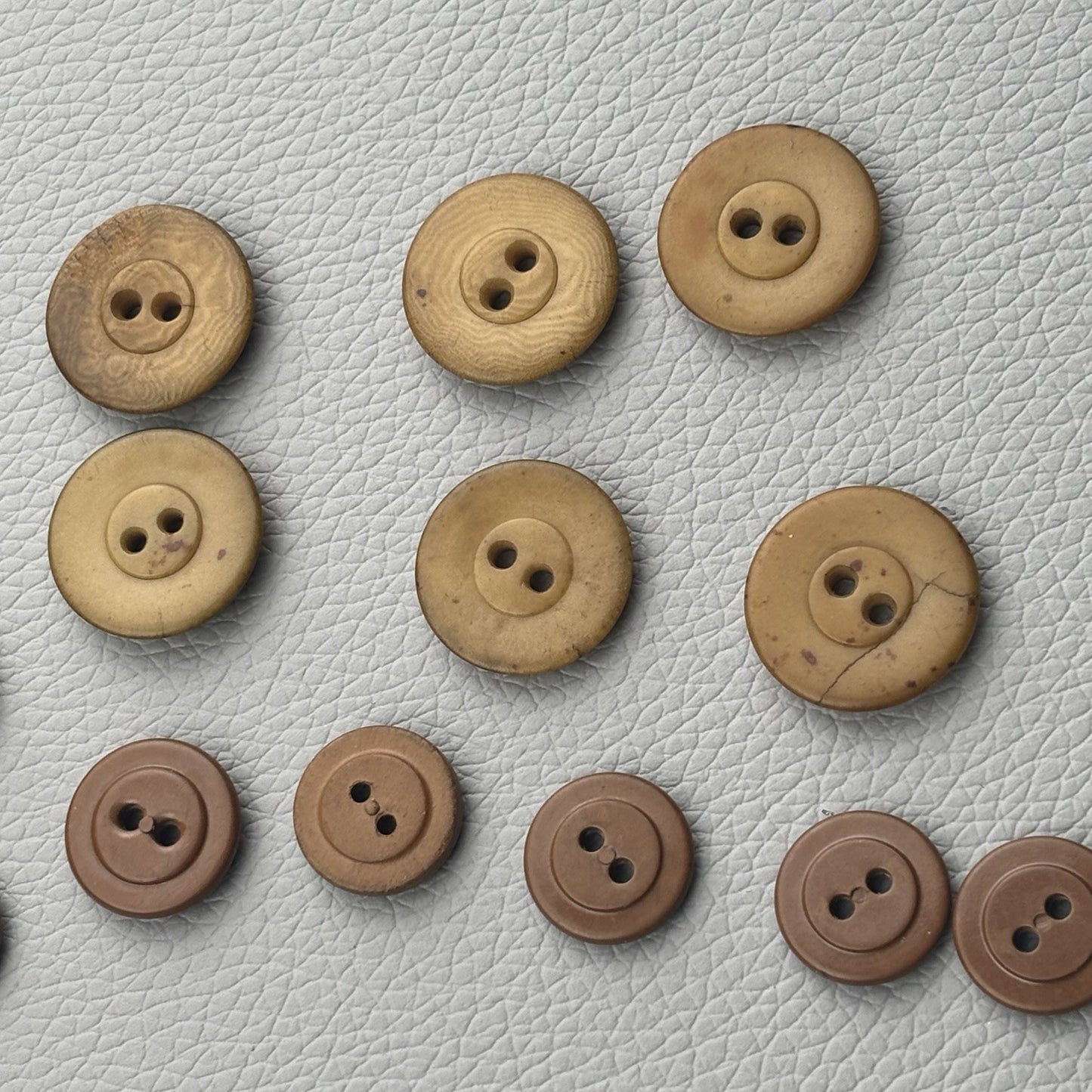 Vintage Casein Button Lot Brown Tan Butterscotch Fish Eye 20pcs 1930s–1950s