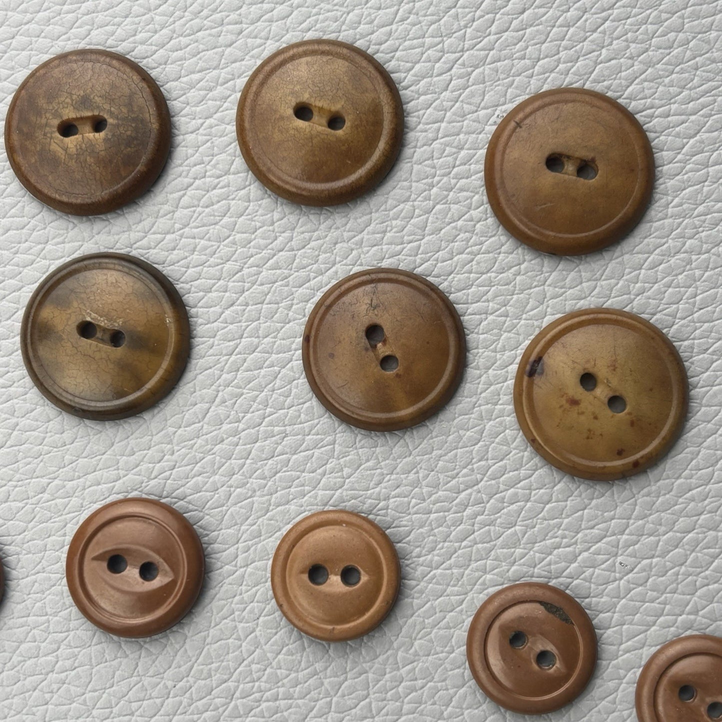 Vintage Casein Button Lot Brown Tan Butterscotch Fish Eye 20pcs 1930s–1950s