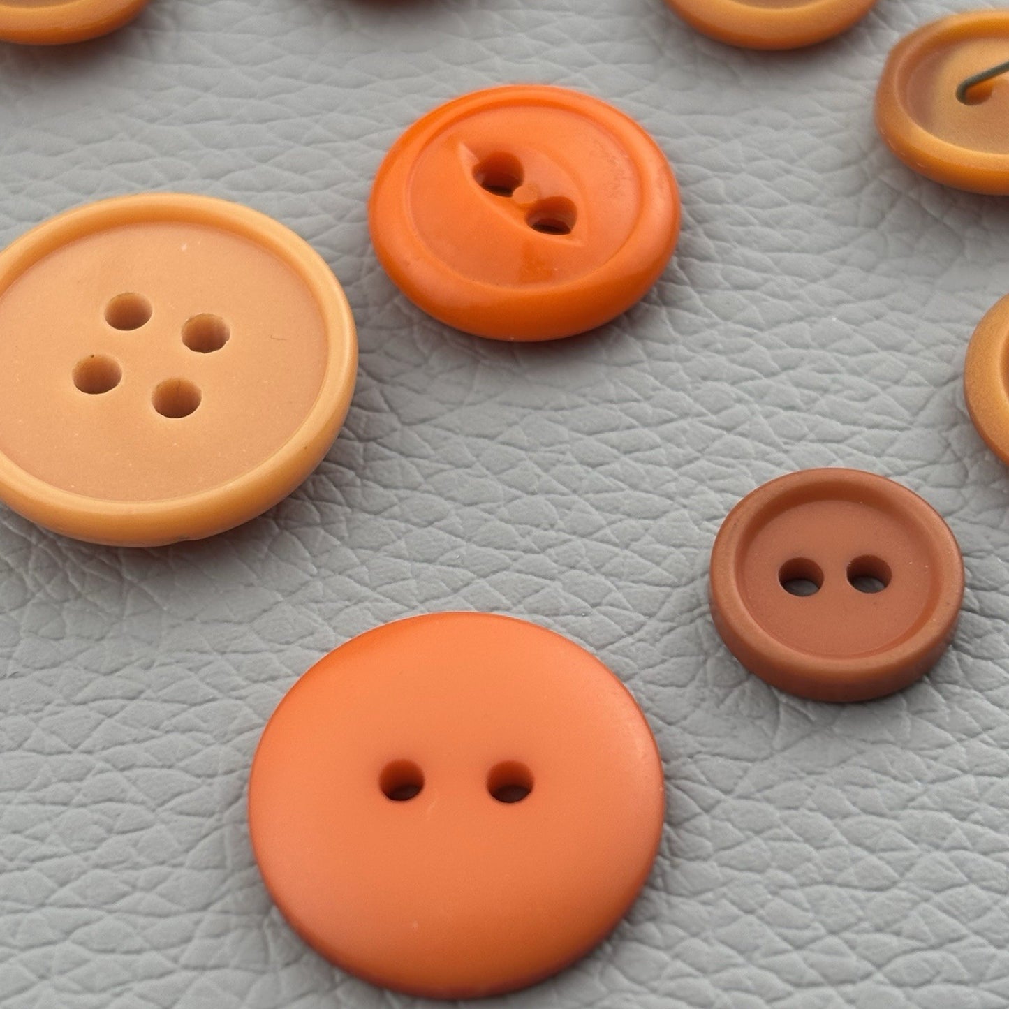 50 New Orange Ombré Plastic Two Hole And Four Hole Round Clothing Buttons