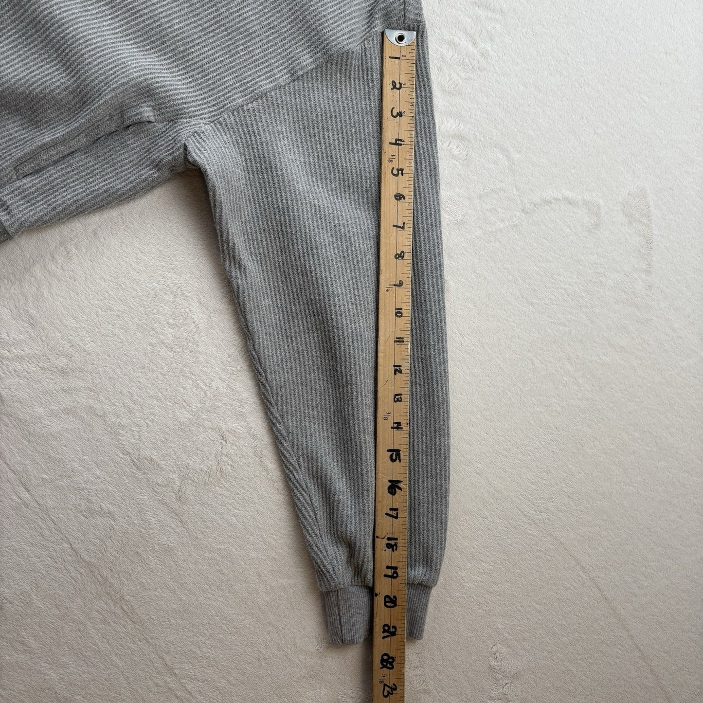 Reebok Women’s Gray Waffle Knit Cropped Zip Hoodie Jacket Size L Athleisure Gym