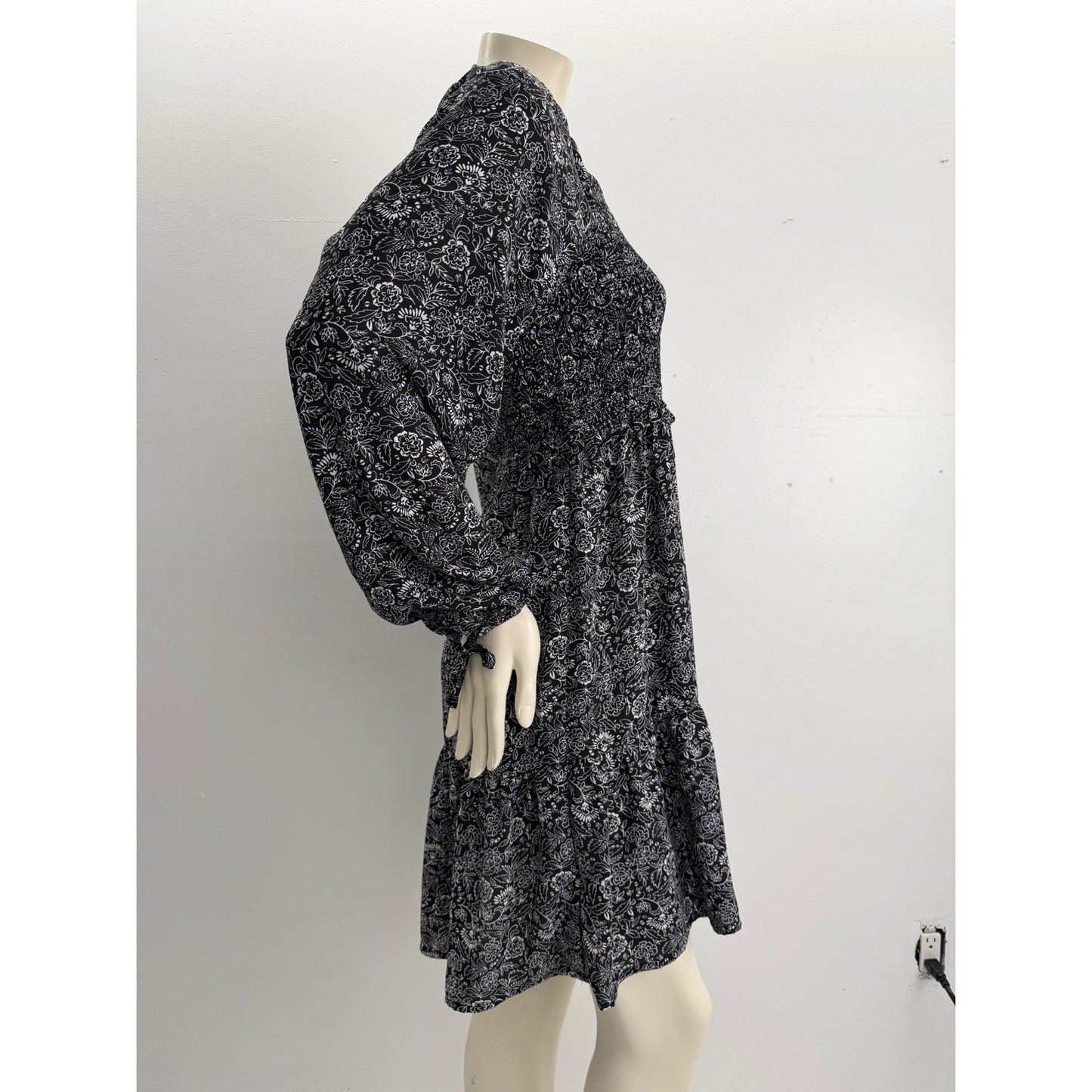 Devoted Black White Dress Floral Smocked Prairie Romantic Peasant Boho Womens M