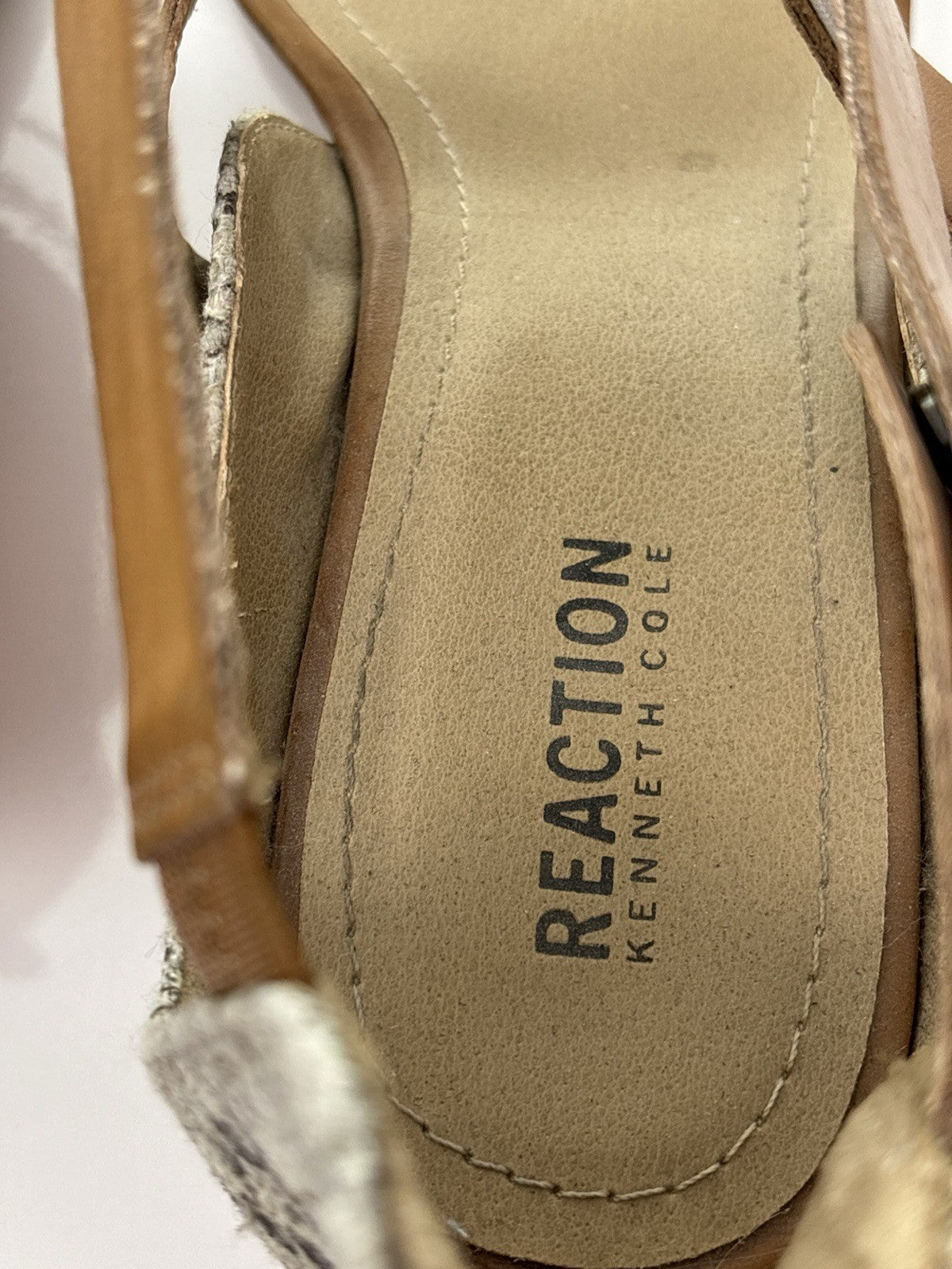 Kenneth Cole Sz 10 Beige Snakeskin Strappy Leather Sandals Witchy Classic Safari