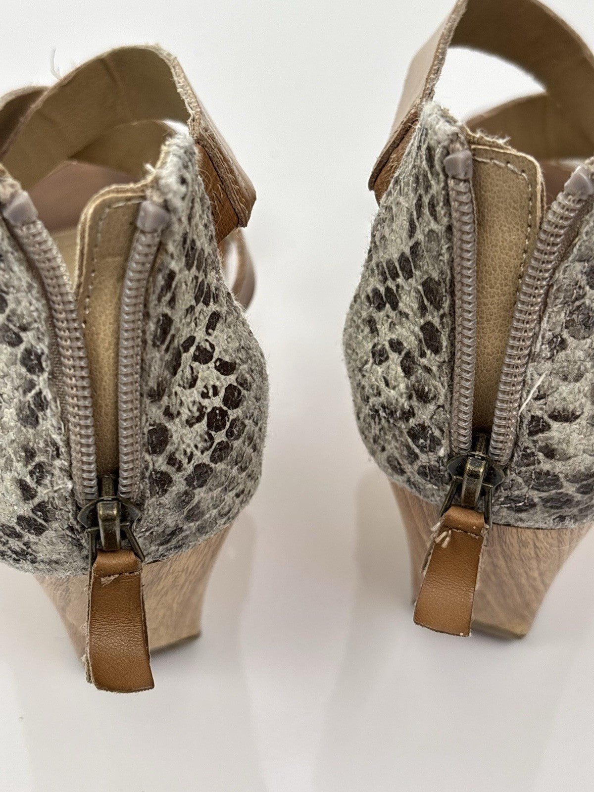 Kenneth Cole Sz 10 Beige Snakeskin Strappy Leather Sandals Witchy Classic Safari
