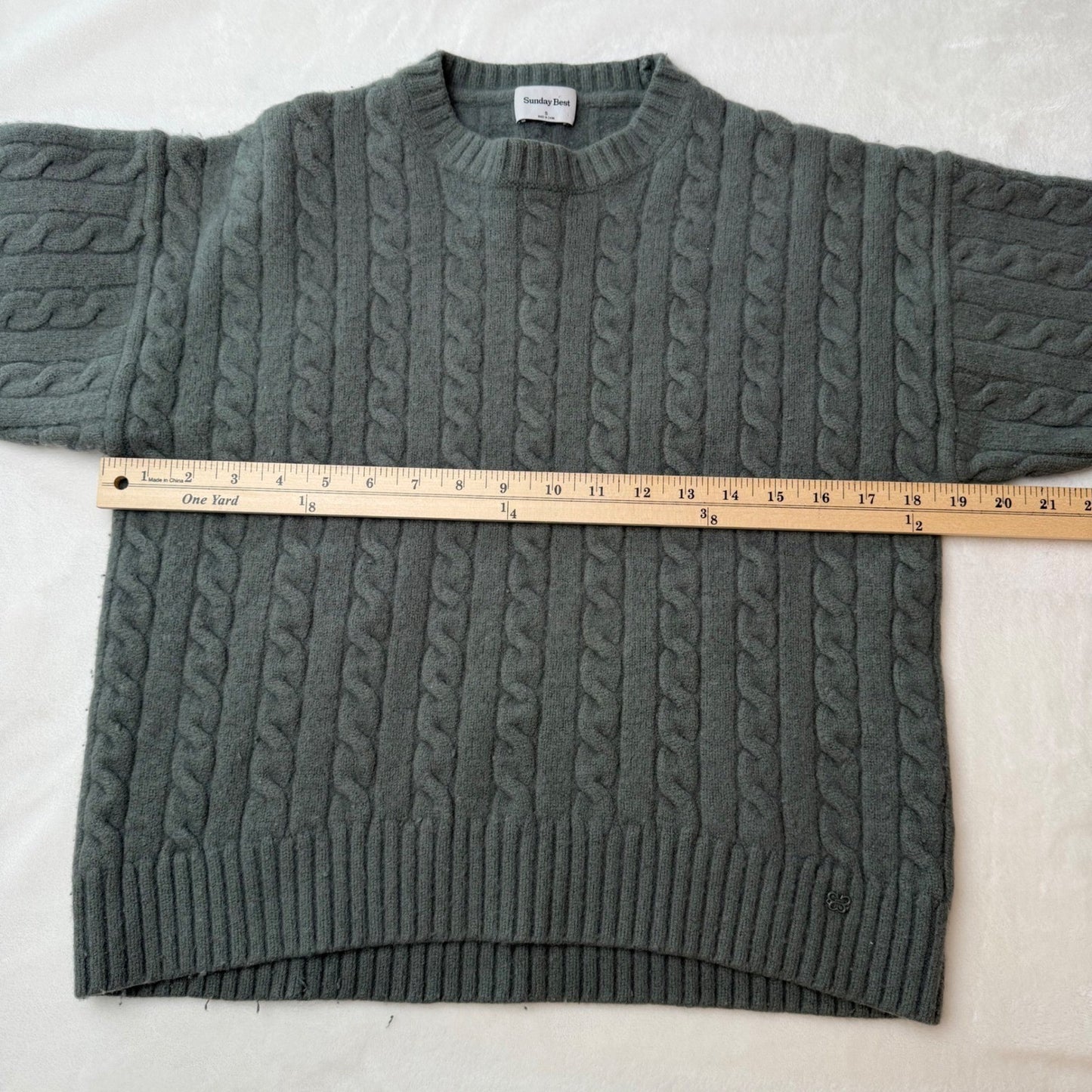 Aritzia Sunday Best Cable Knit Sweater  Merino Wool Green Old Money Sz Small