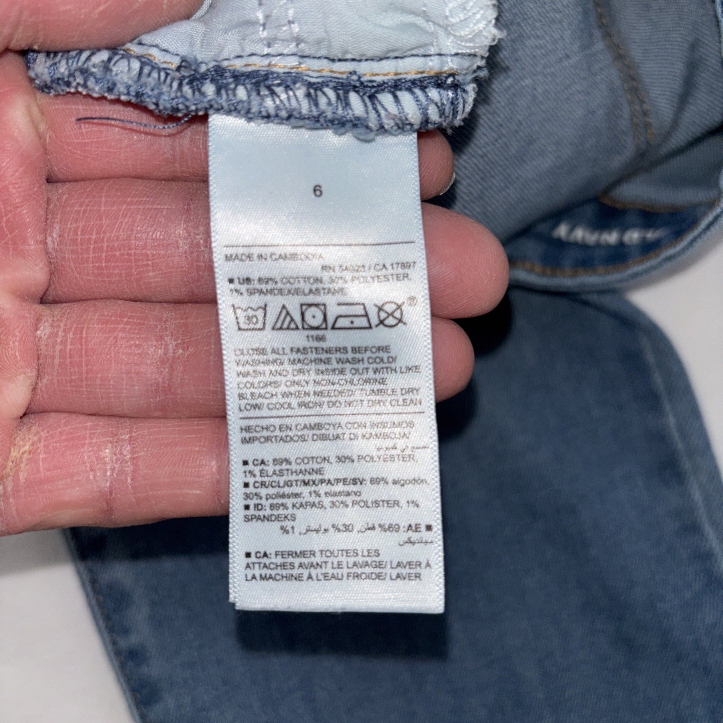 Old Navy women’s Mid-rise Power Slim Straight Jeans- Size 6 Basic Vanillacore