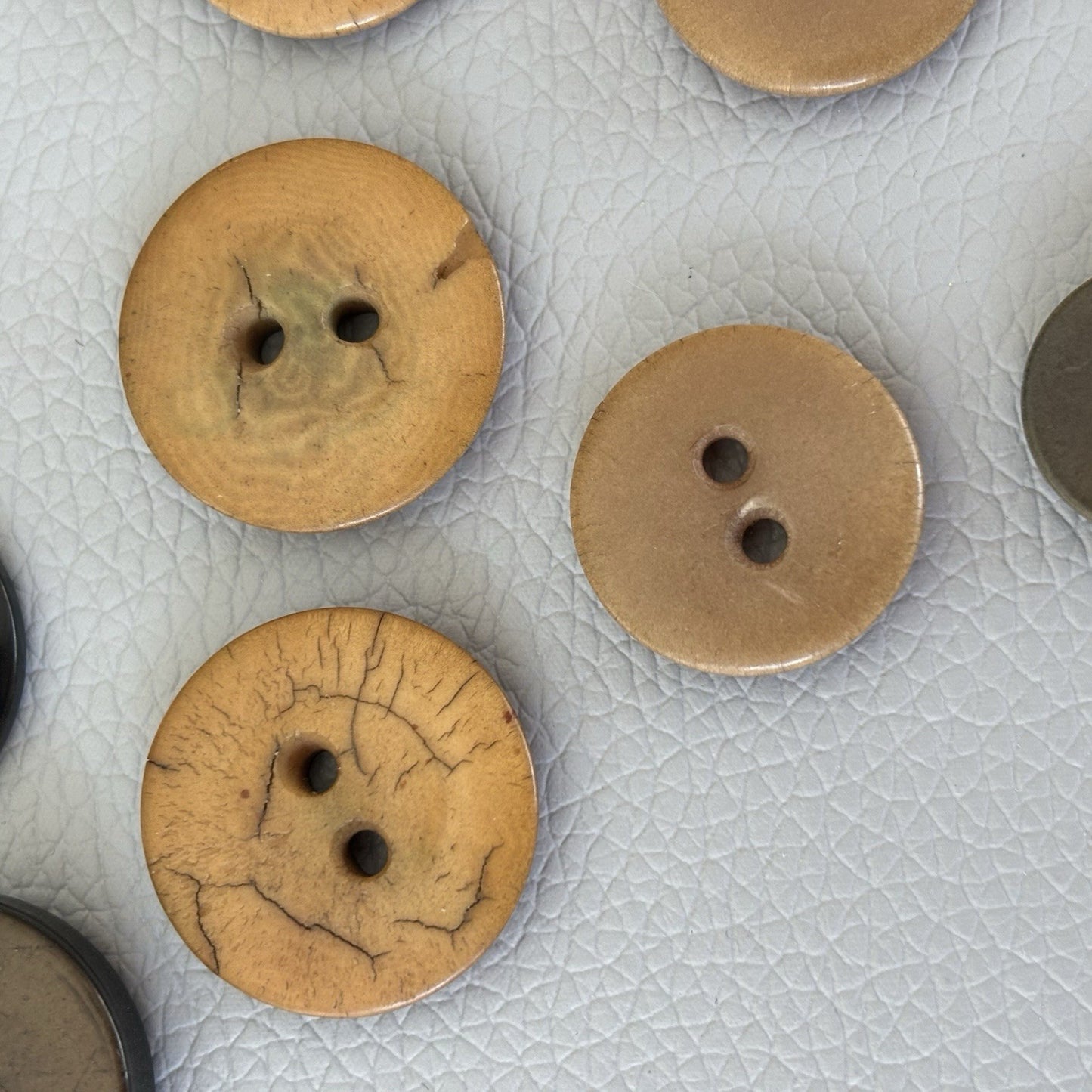 Vintage Brown Bakelite & Casein Button Lot 1930s-40s • Carved & Etched Styles