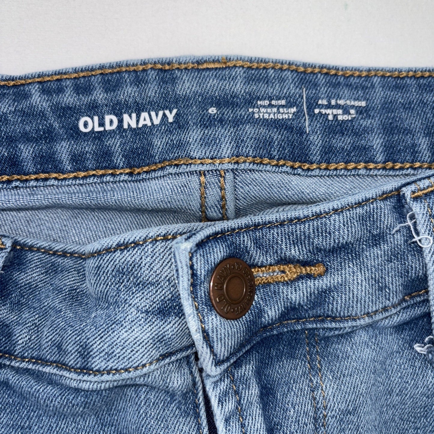Old Navy women’s Mid-rise Power Slim Straight Jeans- Size 6 Basic Vanillacore