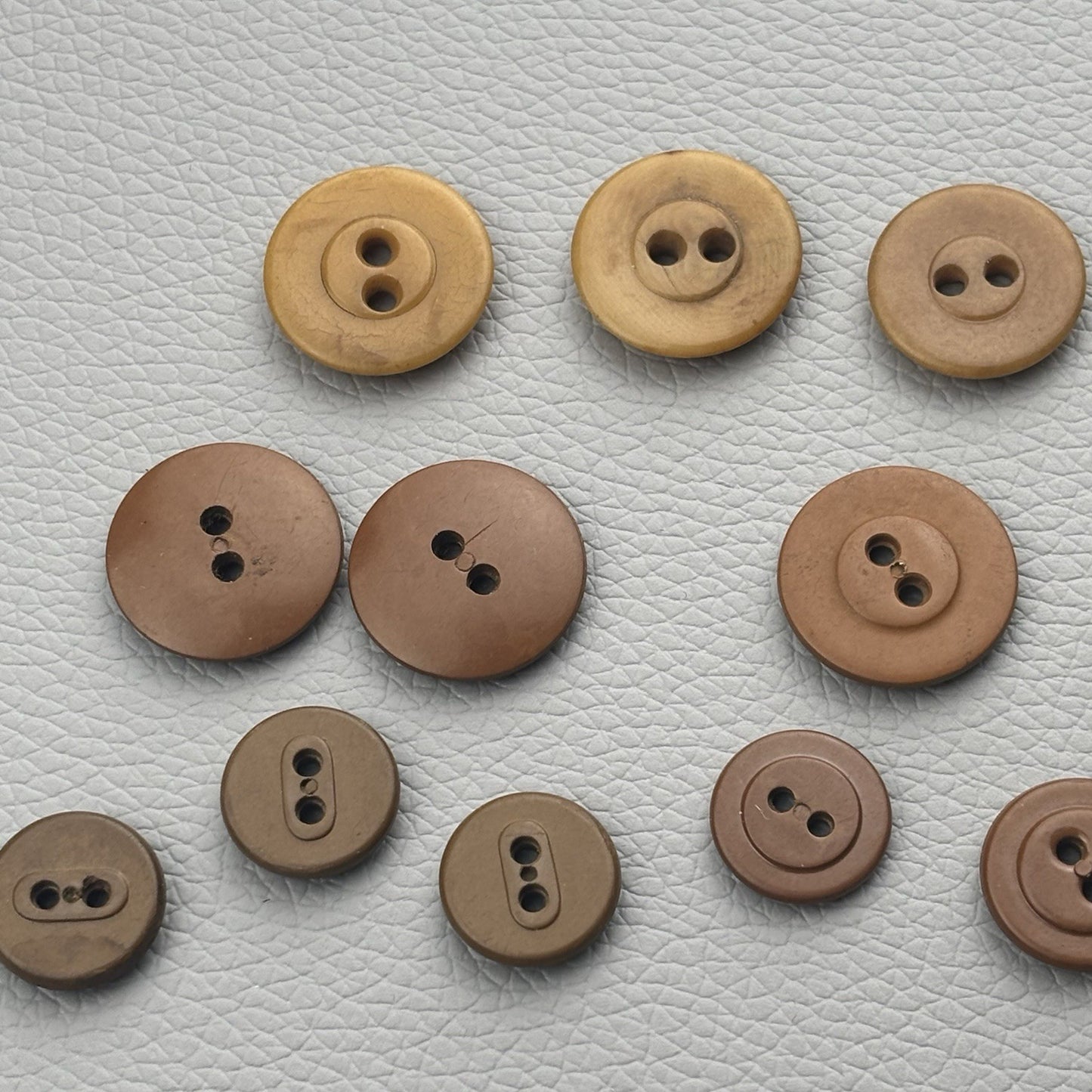 Vintage Casein Button Lot Brown Tan Butterscotch Fish Eye 20pcs 1930s–1950s