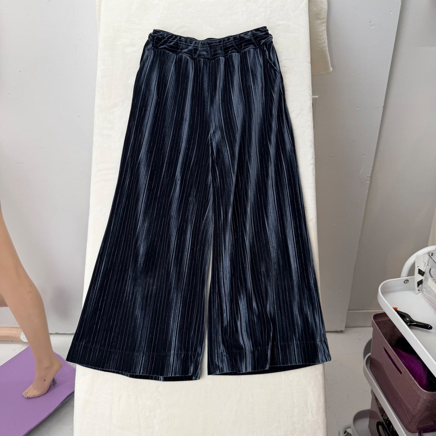 Joe Fresh Navy Blue Pleated Velvet Wide Leg Pants Small Dark Academia Romantic