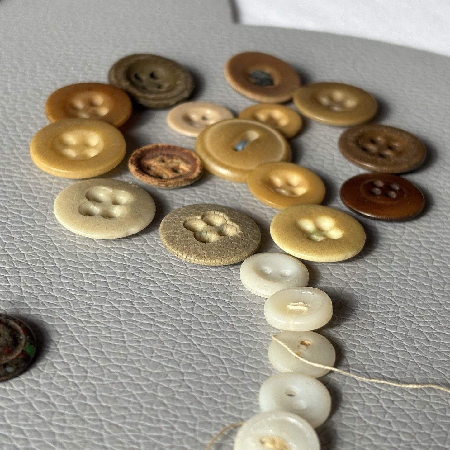 Antique Button Lot ~ 75pc Mixed Bone, Bakelite & Casein Early 1900s Cracked