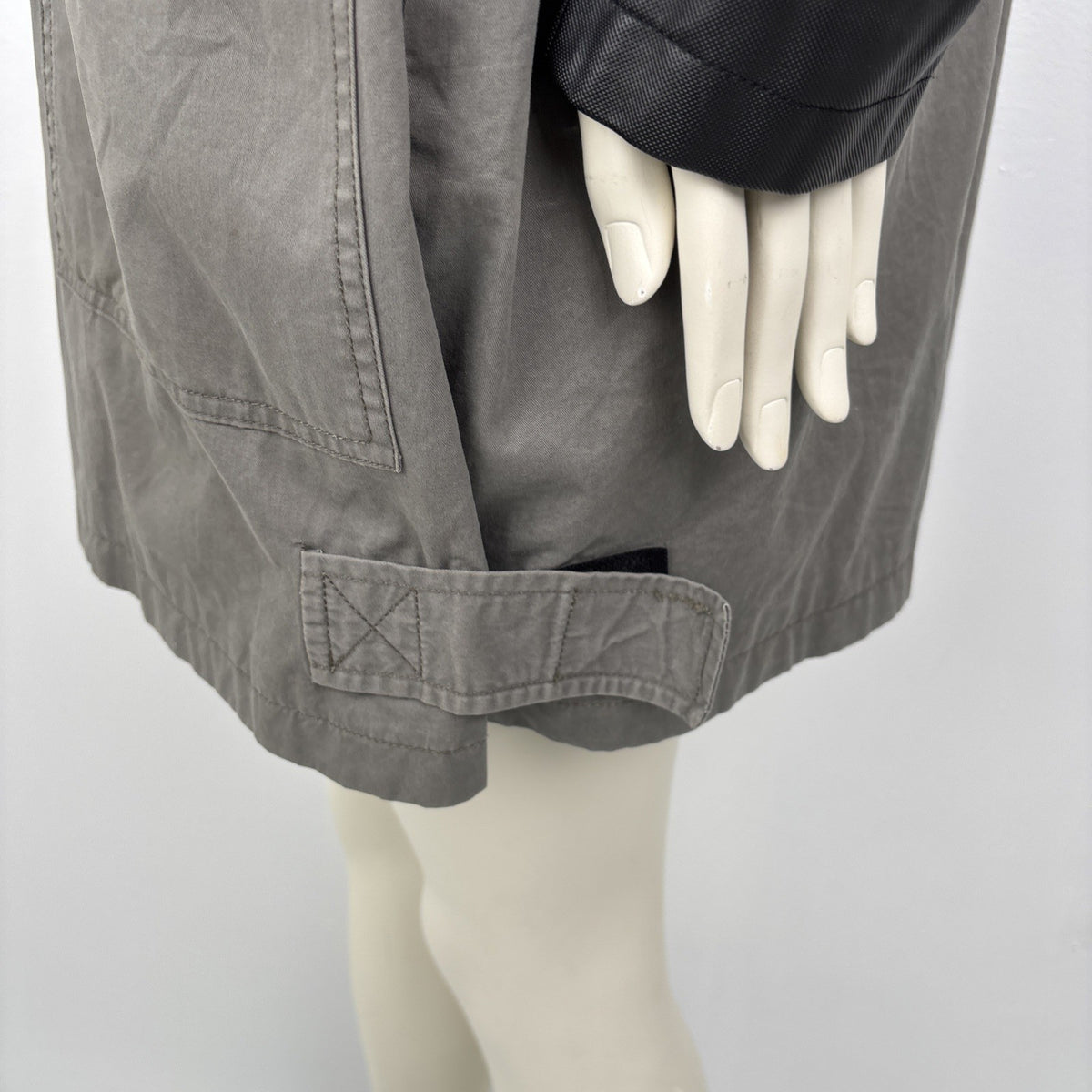 DKNY Grey  And Black Cargo Coat Drawstring Waist Full Lined Zipper Hood Outdoors