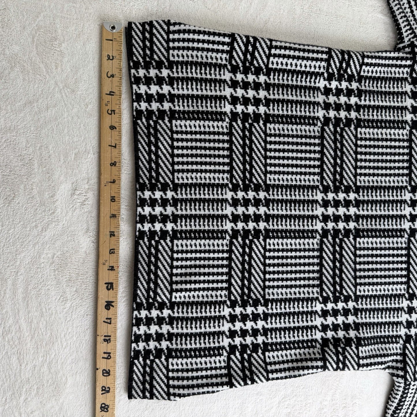 Max Studio Black and White Houndstooth Plaid Mock Neck Back Zipper Sweater Large