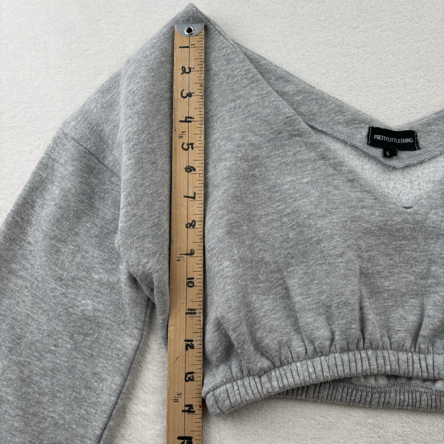 PrettyLittleThing Grey Cropped Sweatshirt V Neck Size Small Athleisure Y2K