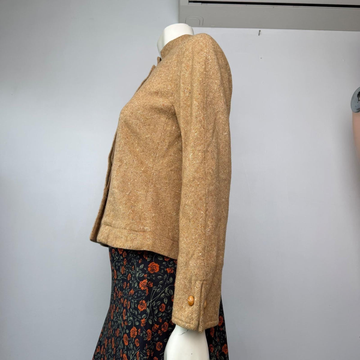 Vintage tan Ciaro skirt suit – photo 10