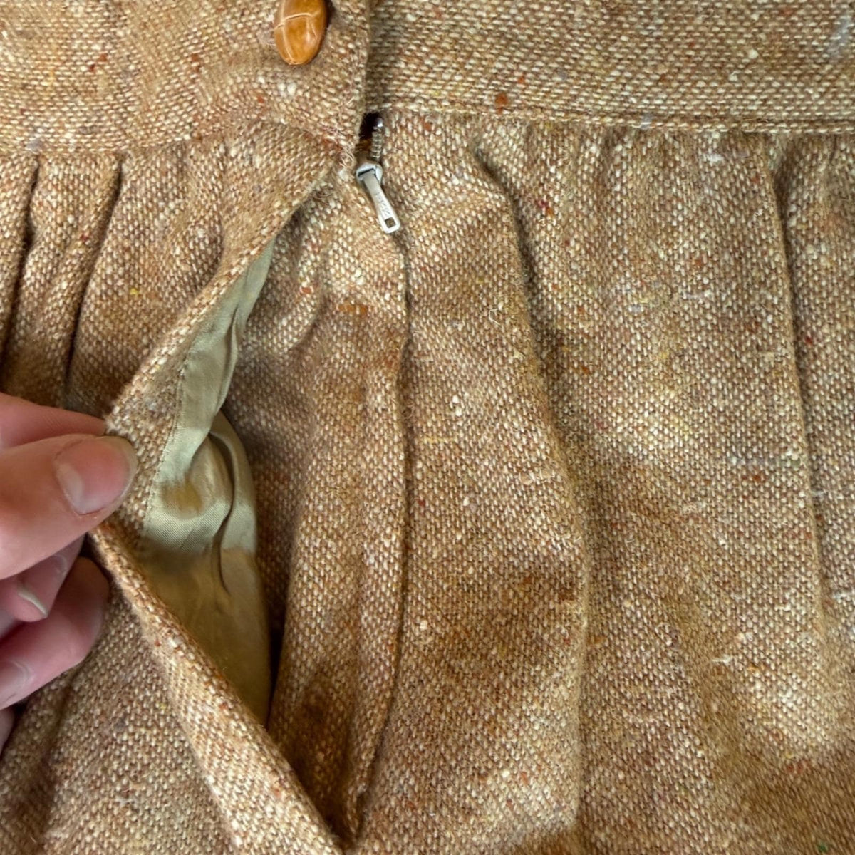 Vintage tan Ciaro skirt suit – photo 14