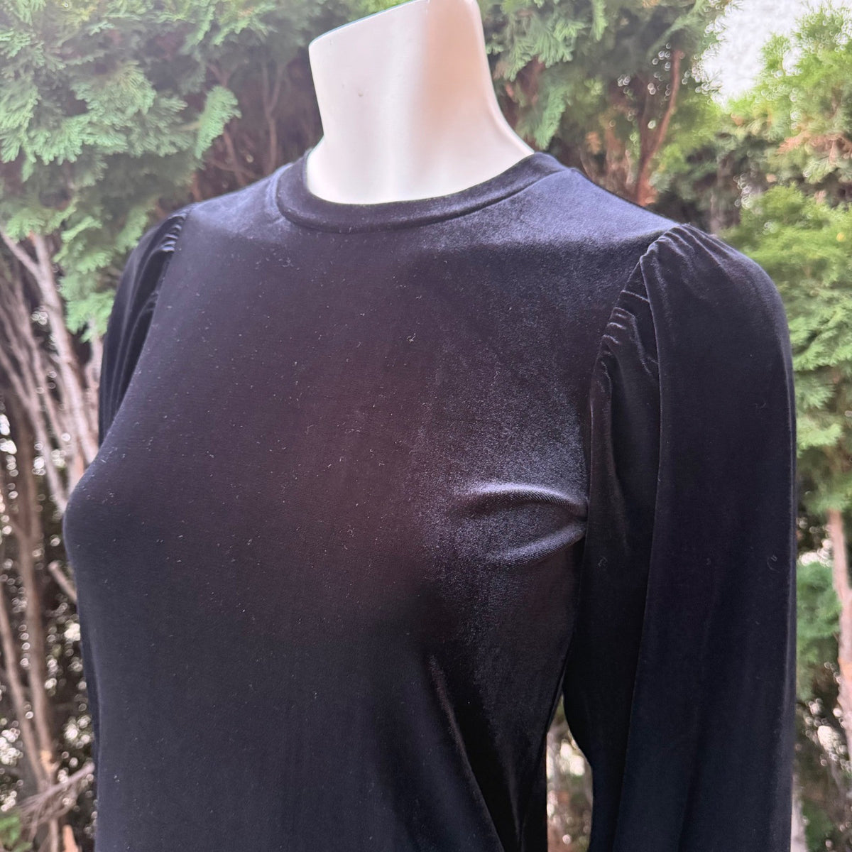 Vero par Véronique Cloutier Black Velvet Puff Sleeve Dress | XS — detail photo 5