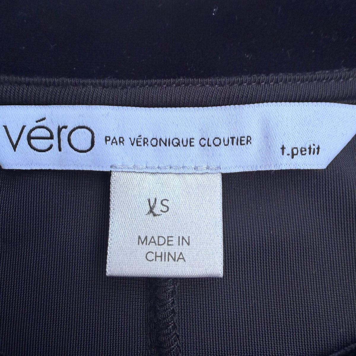Vero par Véronique Cloutier Black Velvet Puff Sleeve Dress | XS — detail photo 6