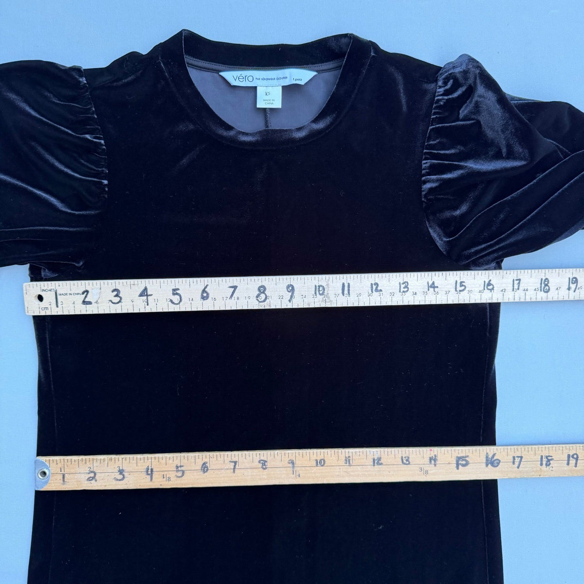 Vero par Véronique Cloutier Black Velvet Puff Sleeve Dress | XS — detail photo 7