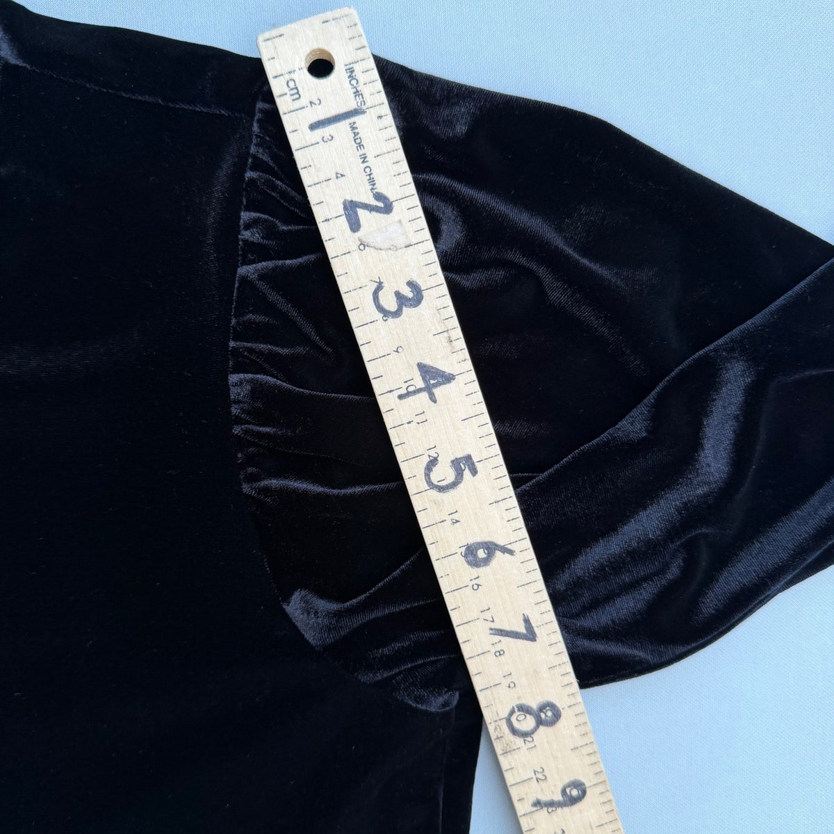 Vero par Véronique Cloutier Black Velvet Puff Sleeve Dress | XS — detail photo 9