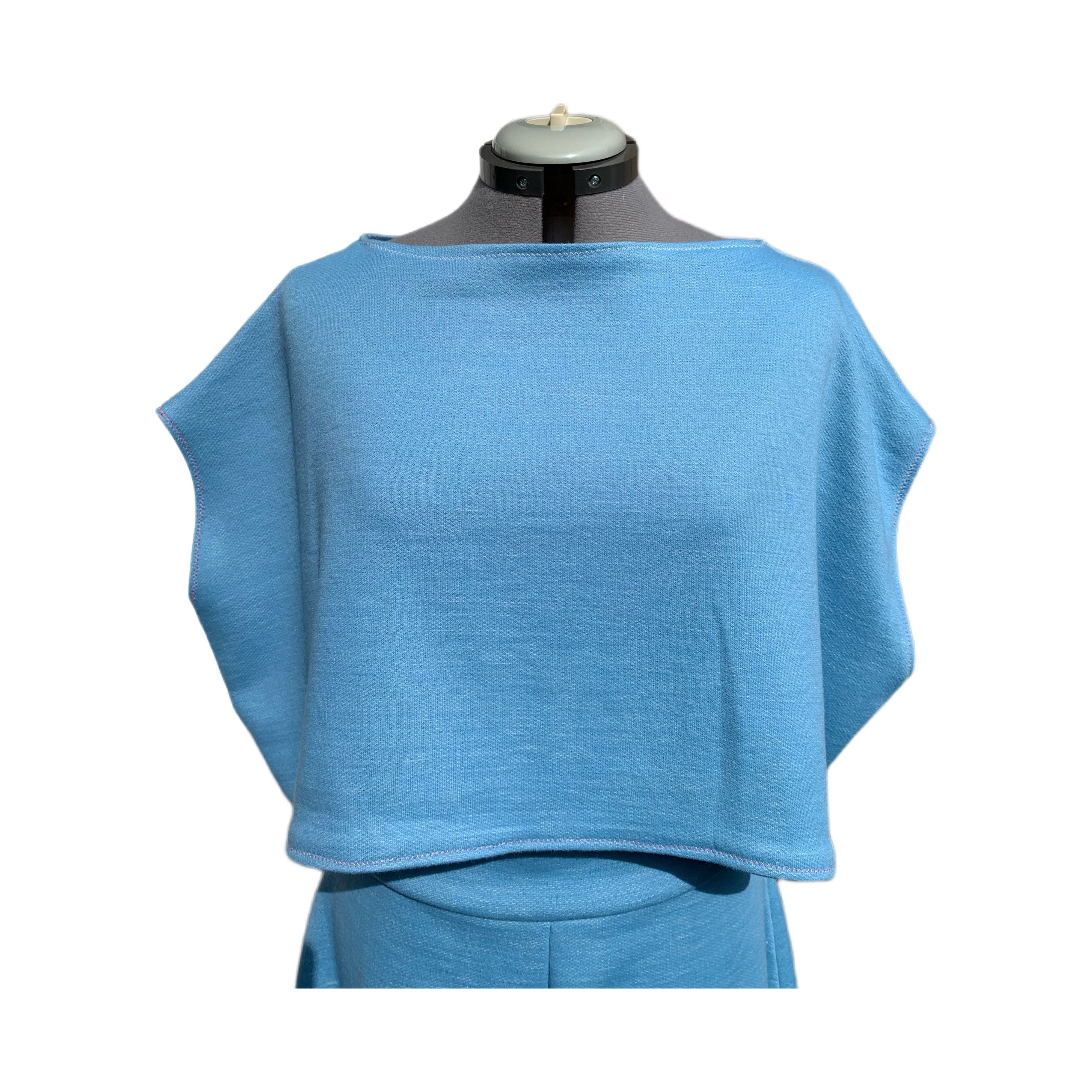 ladies handmade knit fabric blue sleeveless boagtneck croptop
